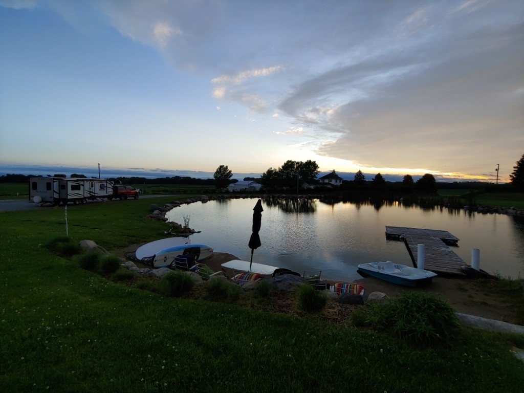 The property features a pond, a creamery, dairy cows, dairy products, and kangaroos!