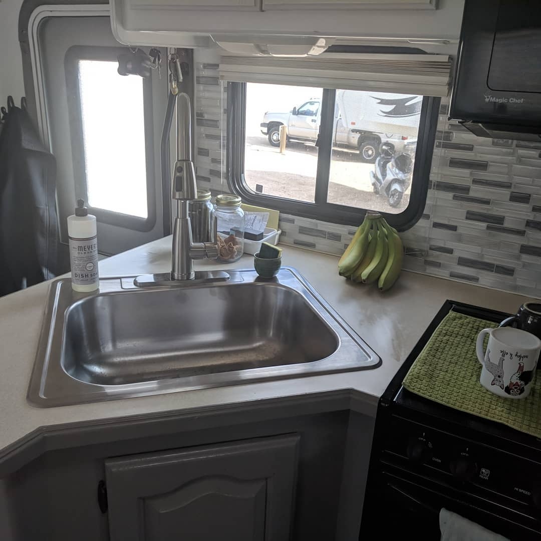 Keep your kitchen decor simple.