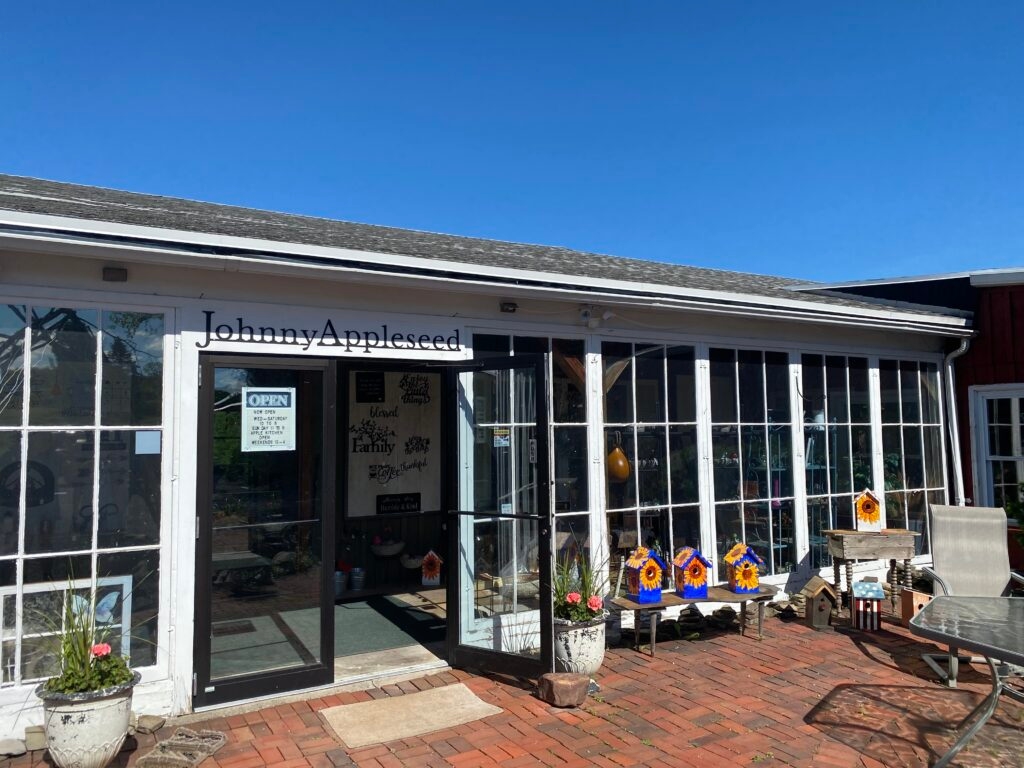 The Shoppes at Johnny Appleseed is one of our awesome New York Harvest Hosts locations.