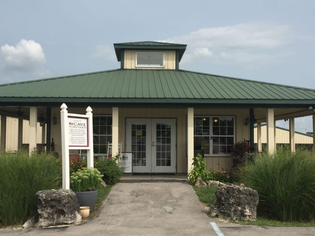 The tasting room is the best place to choose your perfect wine or brew, before enjoying it in the cave.