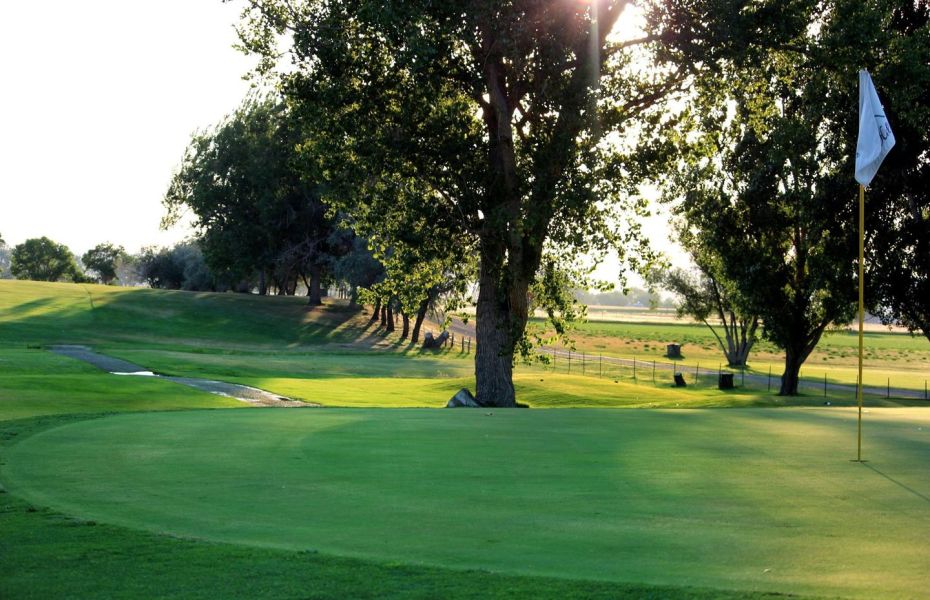 wp-content-uploads-2021-08-Green-Hills-Municipal-Golf-Course-Photo-credit-GolfPass.jpg