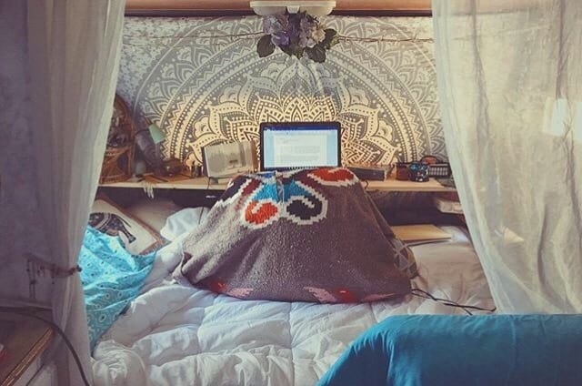 wp-content-uploads-2019-05-over-bed-desk.jpg