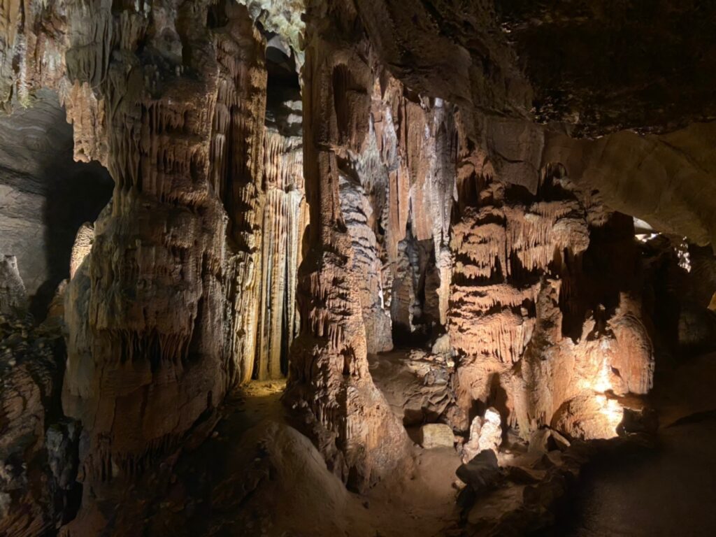 wp-content-uploads-2021-02-bristol-caverns-1024x768.jpg