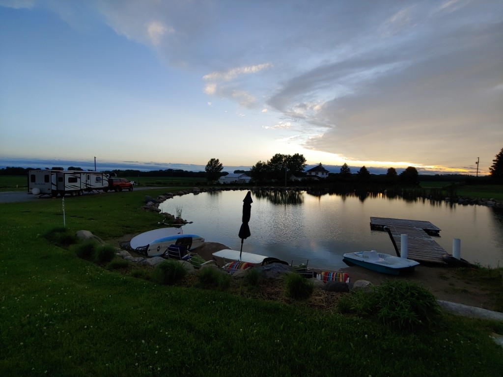 The property features a pond, a creamery, dairy cows, dairy products, and kangaroos!