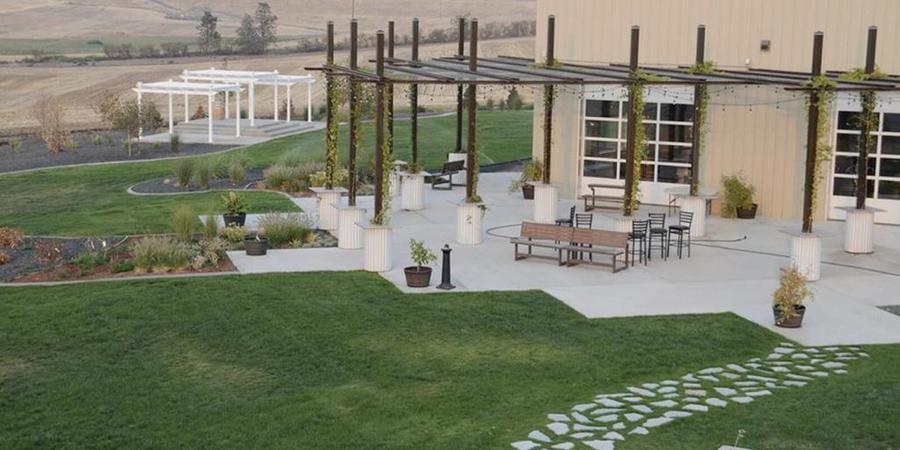 wp-content-uploads-2021-07-Lindsary-Creek-Vineyards-Photo-credit-Wedding-Spot.jpg