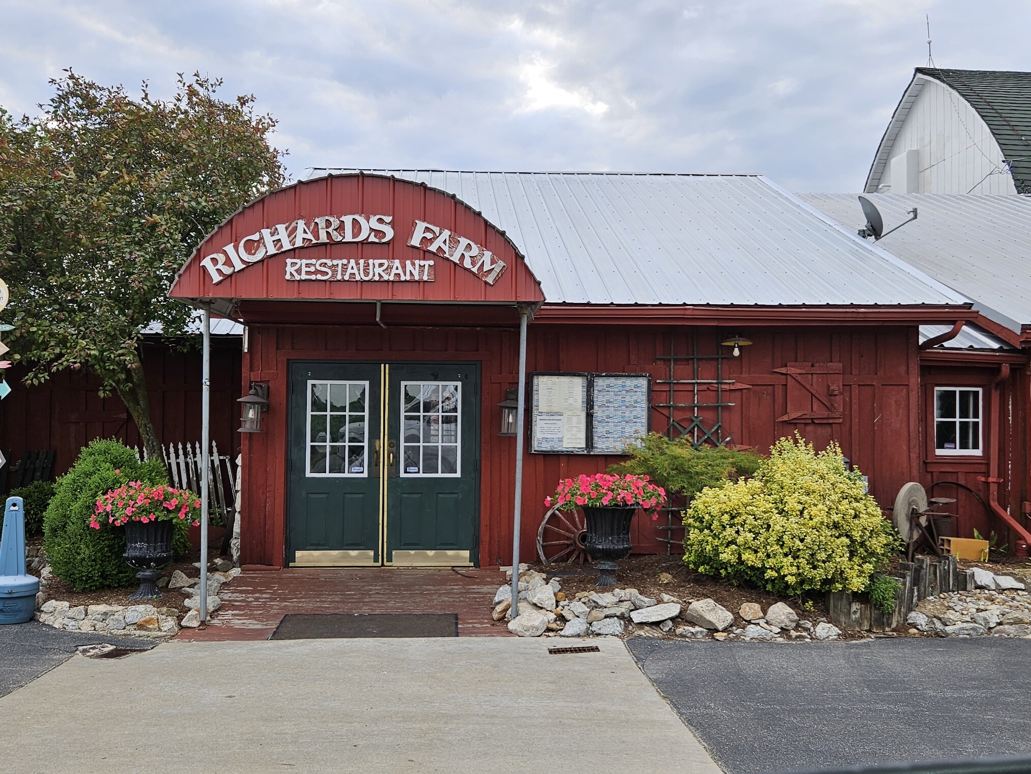 hh_richards-farm-restaurant_mid_328454_john-graham_23-06-15_LZn7XDRTN7eFgQKR_3dc677a419bf875d7b45b5371e6fba92.jpg