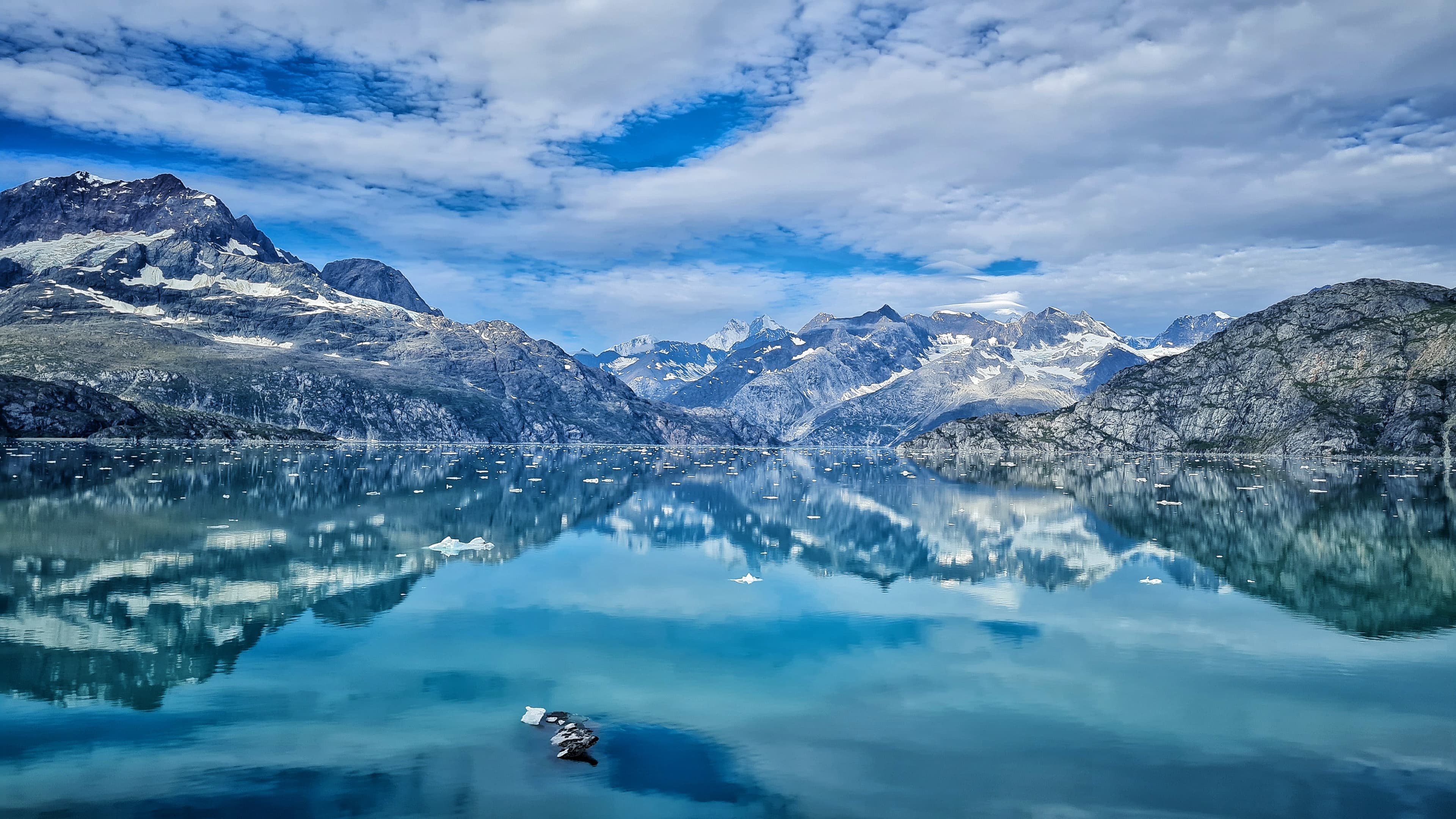 Scenic view of Glacier Bay landscape