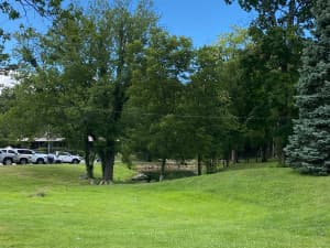 Scenic 18-Hole Golf Course Retreat