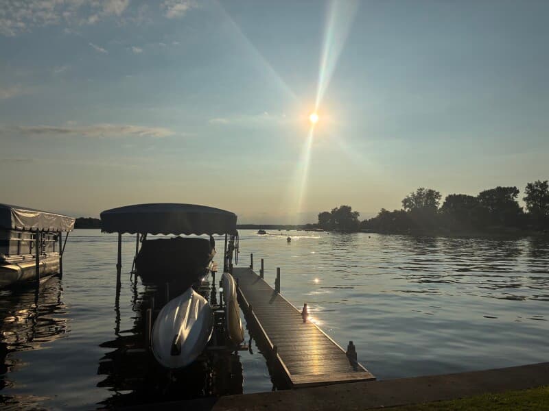 Scenic Lakefront Corn Farm Retreat