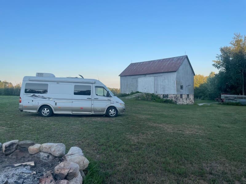 Farm stay at Charming Sugar Bush Farm Retreat