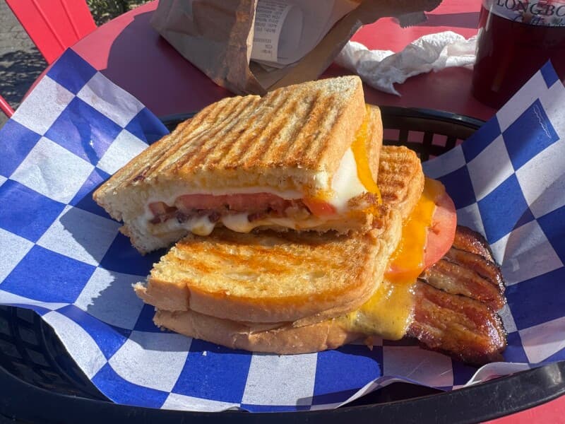 Farm stay at Artisan Cheese & Deli Stop with Petting Farm