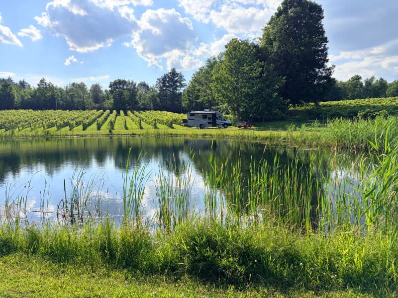 Winery stay at Scenic Lakeside Winery Retreat