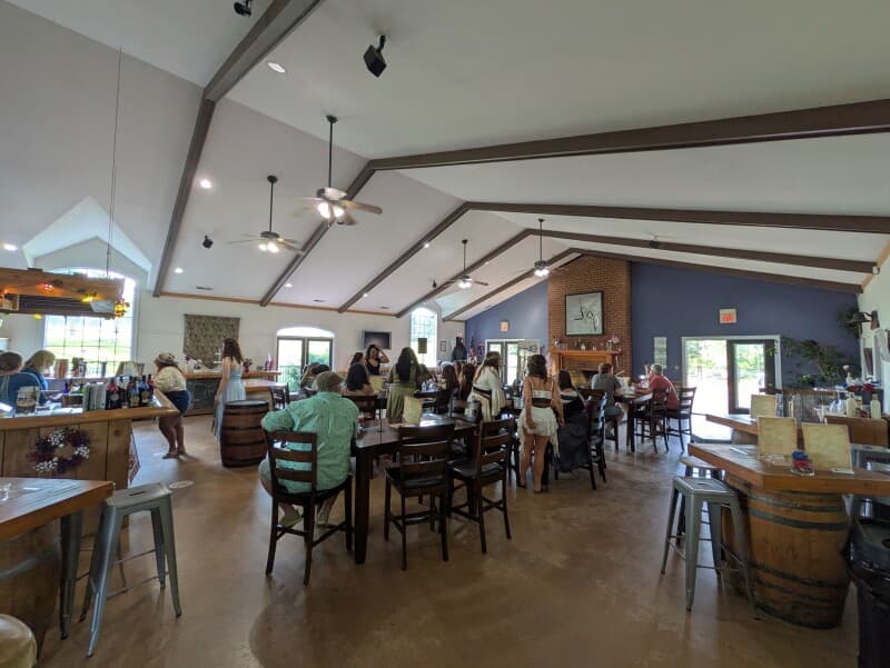 Winery stay at Scenic Lakeside Winery Retreat