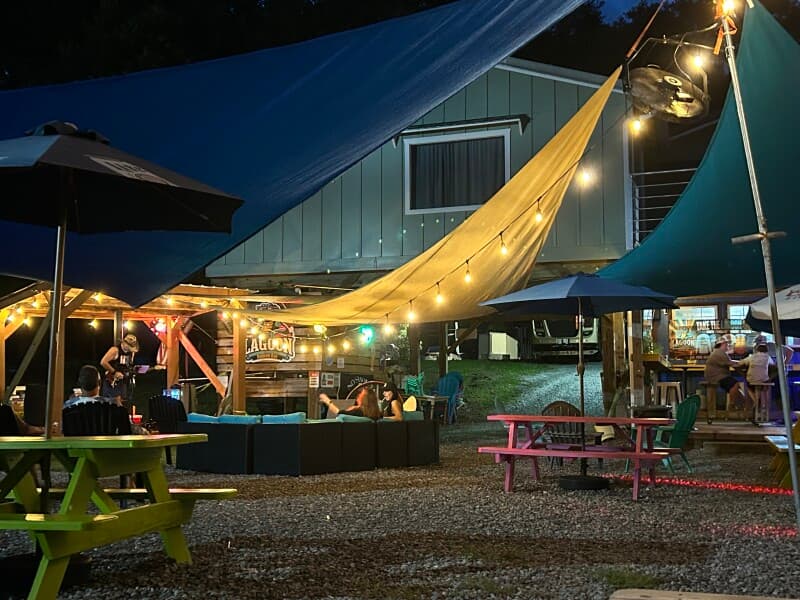 Attraction stay at Waterfront Marina & Bar Getaway