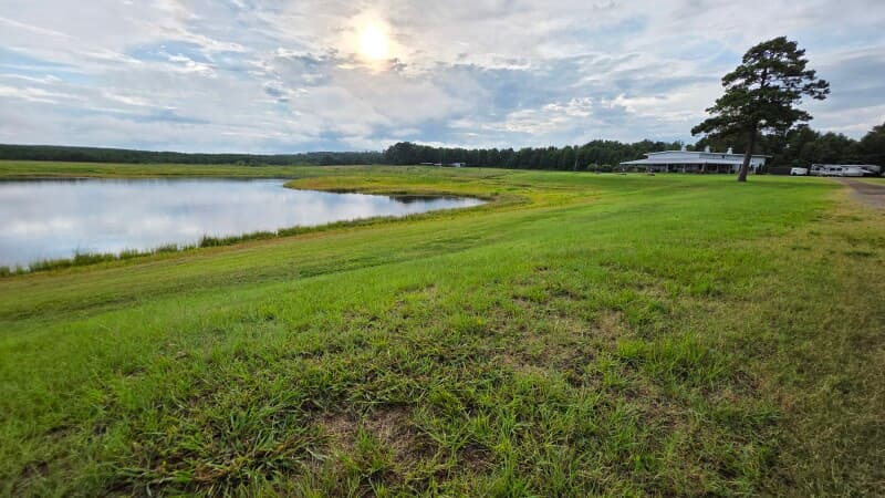 Winery stay at Lakeside Pine Woods Winery Retreat